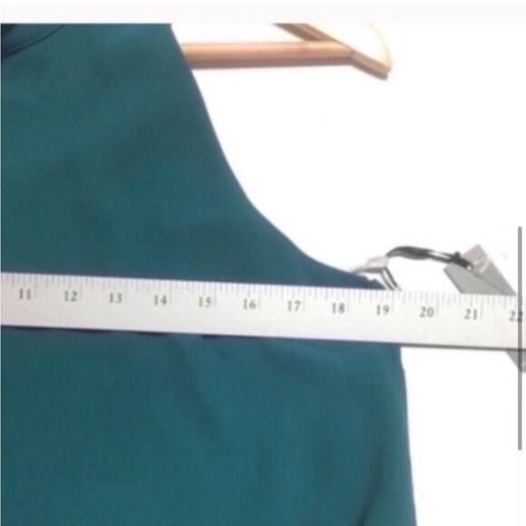 Lovers + Friends Lily Dress in Emerald Size Medium - Picture 6 of 7